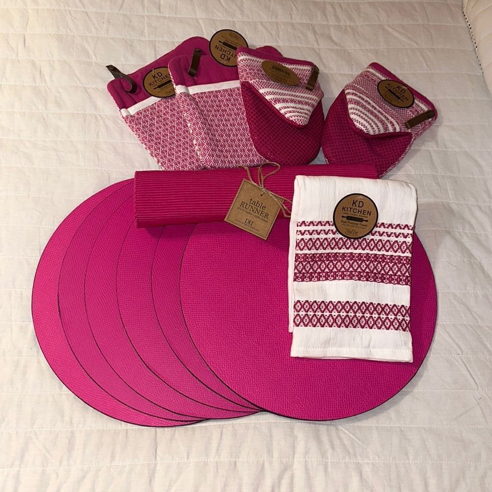 Set of Snakeskin Round Pebbled Faux Leather Vinyl Placemats, Table Runner ++++